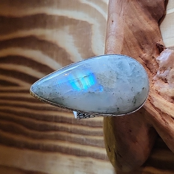 Beautiful Adjustable Rainbow Moonstone Ring - Picture 7 of 8